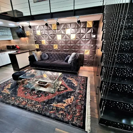 Daire Goldcentral Art B6-private Terrace-steps From New York Cafe *
