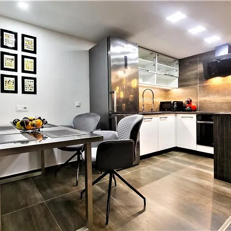 Goldcentral Art B6-private Terrace-steps From New York Cafe * Budapeşte