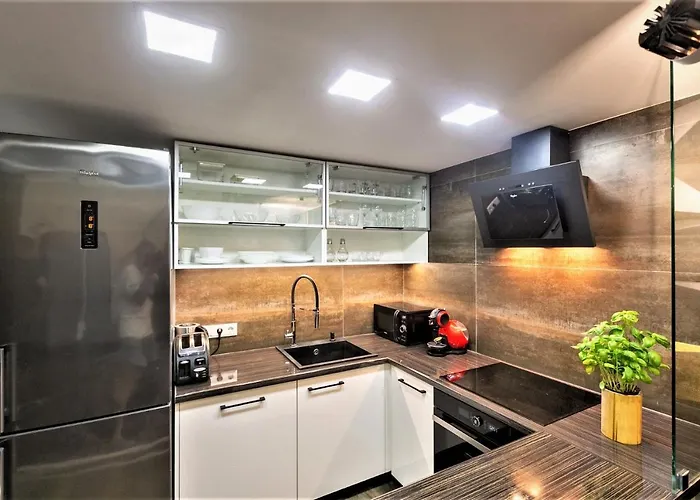 Goldcentral Art B6-private Terrace-steps From New York Cafe شقة بودابست