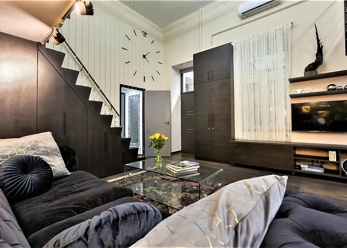 Goldcentral Art B6-private Terrace-steps From New York Cafe