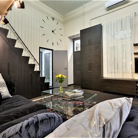 Goldcentral Art B6-private Terrace-steps From New York Cafe