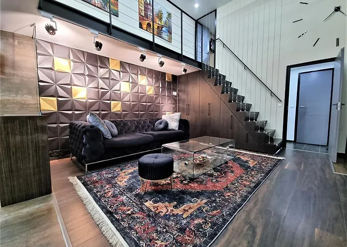 Goldcentral Art B6-private Terrace-steps From New York Cafe Apartament