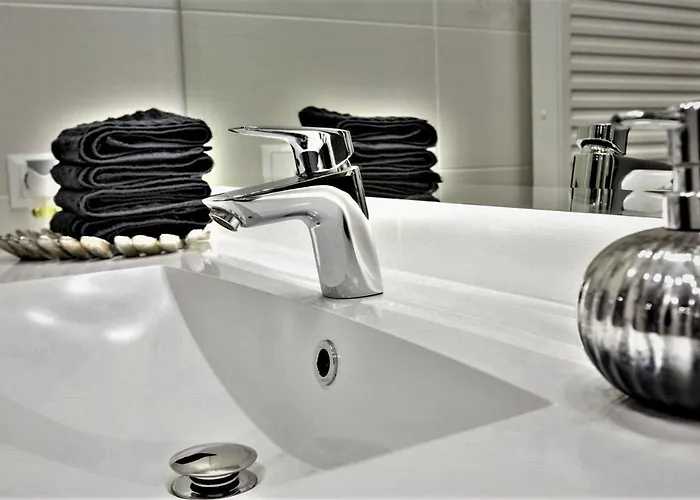 Apartament Goldcentral Art B6-private Terrace-steps From New York Cafe