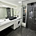 Goldcentral Art B6-private Terrace-steps From New York Cafe Appartement Budapest