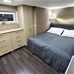 شقة Goldcentral Art B6-private Terrace-steps From New York Cafe *