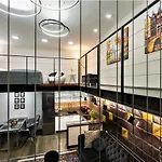 Appartement Goldcentral Art B6-private Terrace-steps From New York Cafe *
